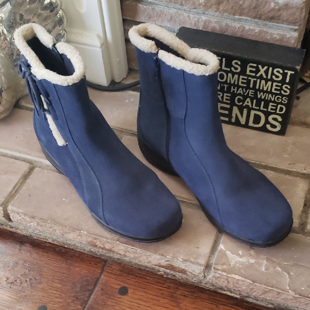 Clark Bendables Angie Madi Blue Suede Booties Size 9